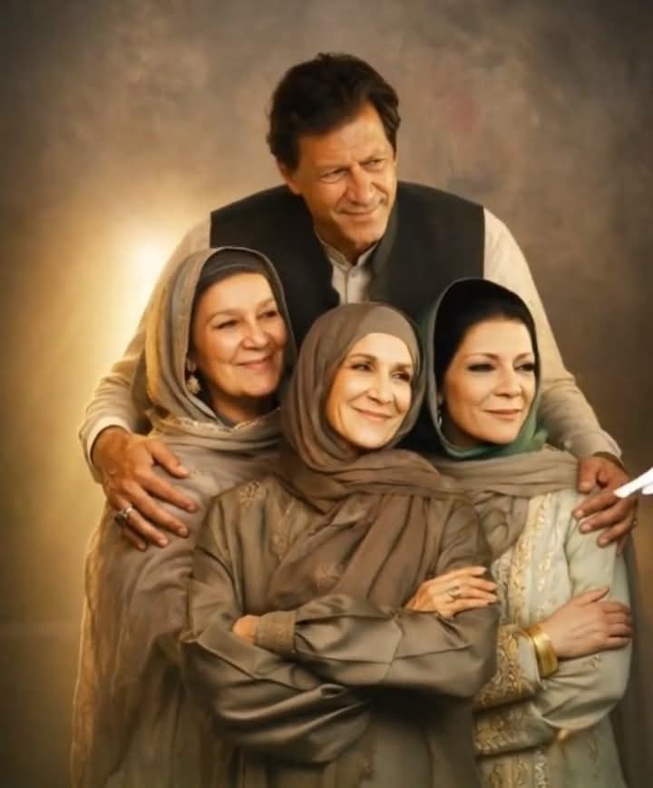 صبا نے پھر در زنداں پہ آ کے دی ہے دستک
سحر قریب ہے ، دل سے کہو نہ گھبرائے 

#خان_سےغداری_نامنظور 
#خان_کا_قرض_مزاحمت_فرض