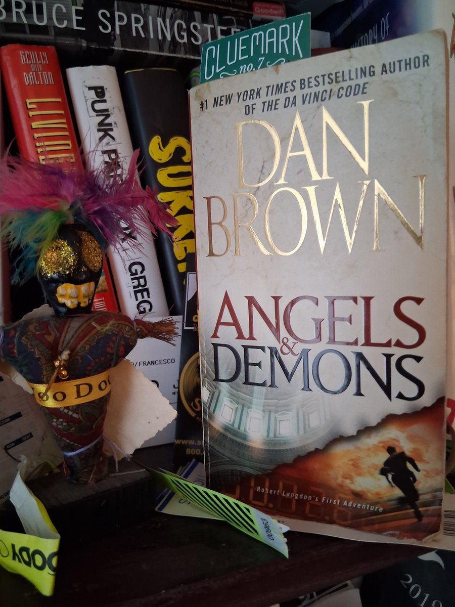 italianmojo887's tweet image. Next read: Dan Brown "Angels &amp;amp; Demons" - Saw the movie with Tom Hanks. The book is a prequel to "The DaVinci Code." #danbrown #angelsanddemons