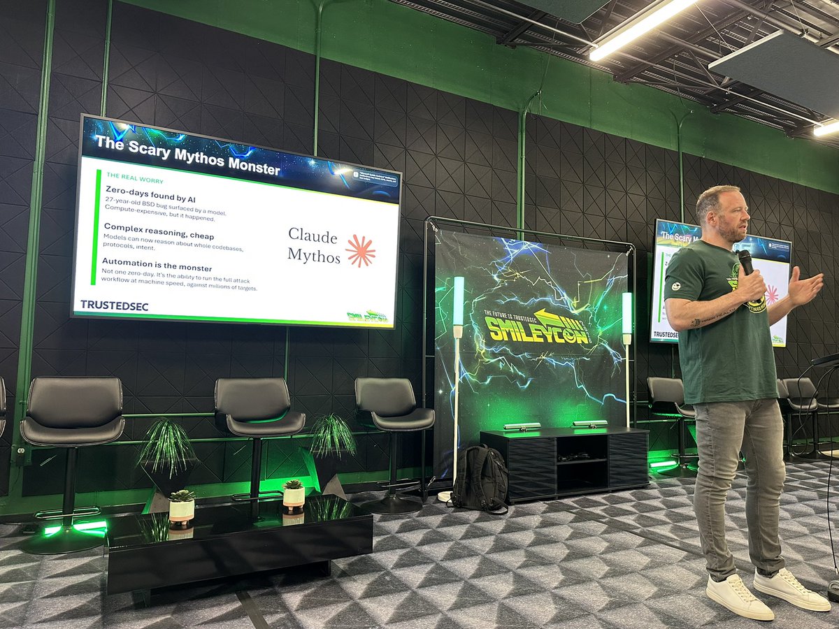 BrianRPhillips's tweet photo. @HackingDave kicking off #SmileyCon day 2 at @TrustedSec https://t.co/961GZ49Two