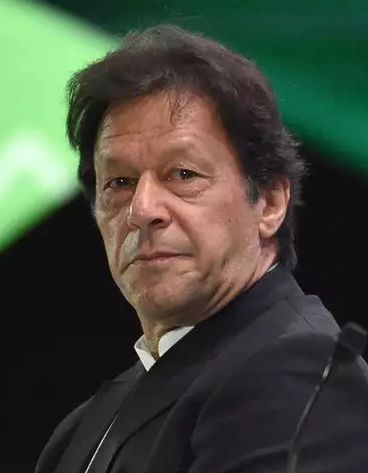 اے صبح ! میری گواہ رہنا
میں رات سے عمر بھر لڑا ہوں

#خان_سےغداری_نامنظور 
#خان_کا_قرض_مزاحمت_فرض