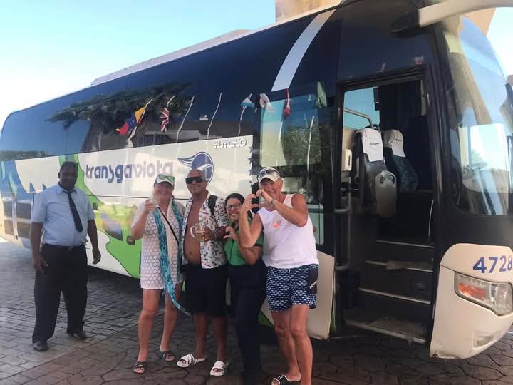 Nada nos llena más de orgullo que ver la felicidad en el rostro de quienes eligen nuestros servicios. 
Brindemos por más oportunidades para hacerte sentir como en casa.
Gracias por confiar en nosotros y por regalarnos esa sonrisa en cada camino.
#Transgaviota