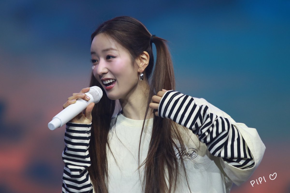 pipi_sping's tweet image. 260411 The Origin : APINK Concert in Kaohsiung
무대에서 행복한 보미🥰
#에이핑크 #윤보미 #Apink #Bomi