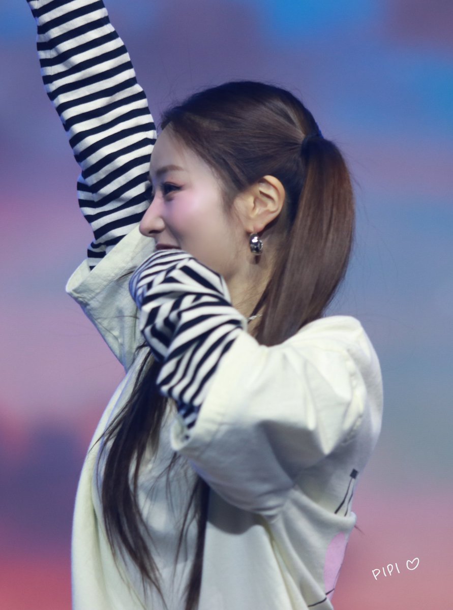 pipi_sping's tweet image. 260411 The Origin : APINK Concert in Kaohsiung
무대에서 행복한 보미🥰
#에이핑크 #윤보미 #Apink #Bomi