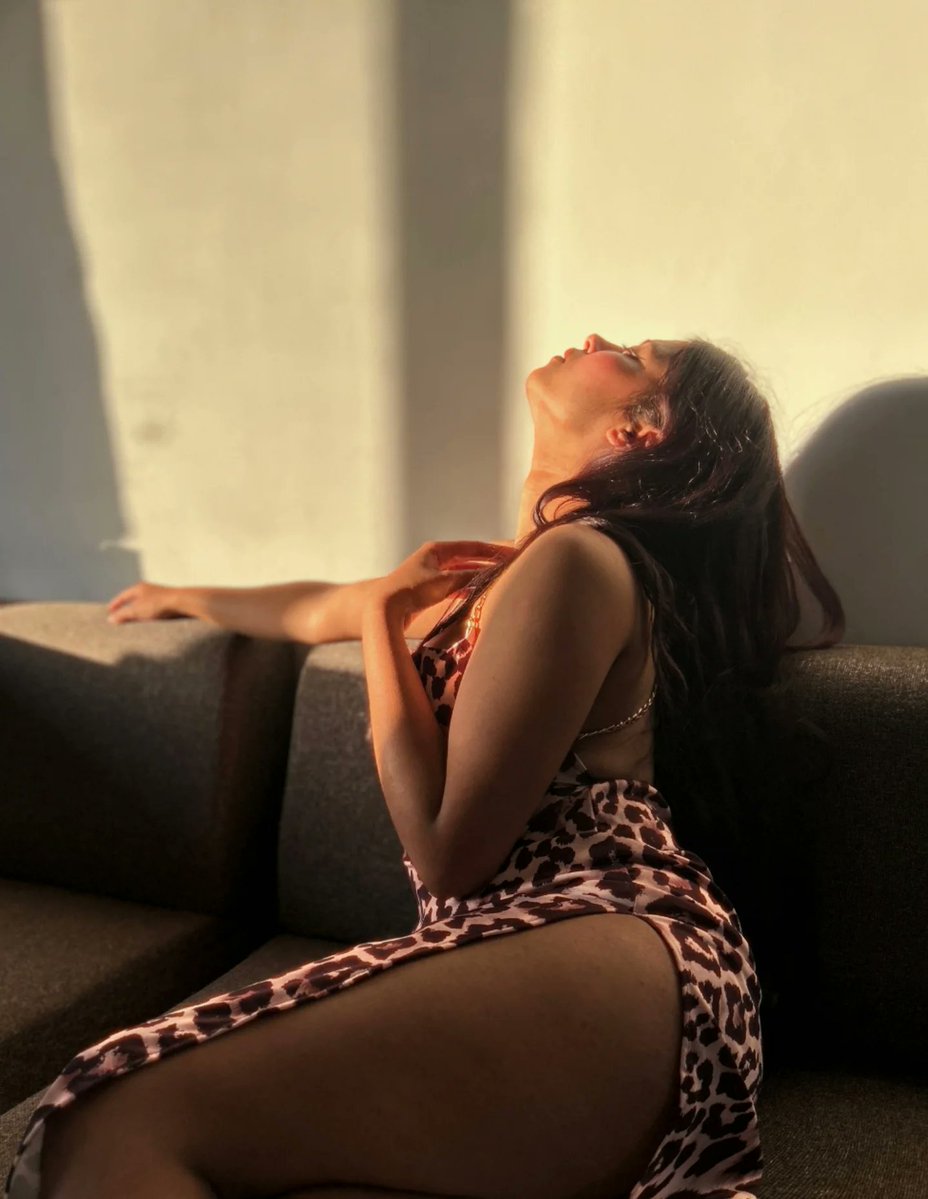 Sin_City007's tweet image. Good Evening ❤️😘  

Sun’s going down… but you’re still lighting up my thoughts 😉✨  
Hope your evening feels easy, cozy, and a little special 💖  

Don’t disappear… I might miss you 😏  

#GoodEvening #FlirtyMood  
#EveningVibes #CozyFeels #GoodEnergy