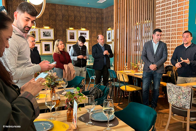 ElSoldAntequera's tweet image. 💼 #Comercio📰#Antequera #Empresas
👉 El ponente Emilio Duró, reclamo para la reunión de empresarios de Antequera ACEM este jueves 23 de abril.
#periodismoSOL
⤵️ Todo el reportaje: f.mtr.cool/qfqhhqxmat