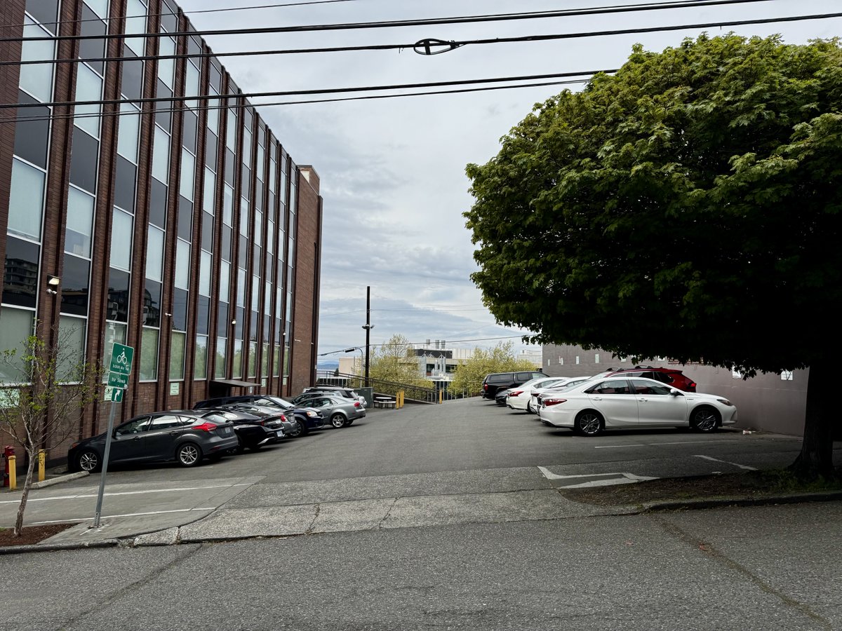 SeattlePhoto1's tweet image. #Seattle #streetphotography #LowerQueenAnne