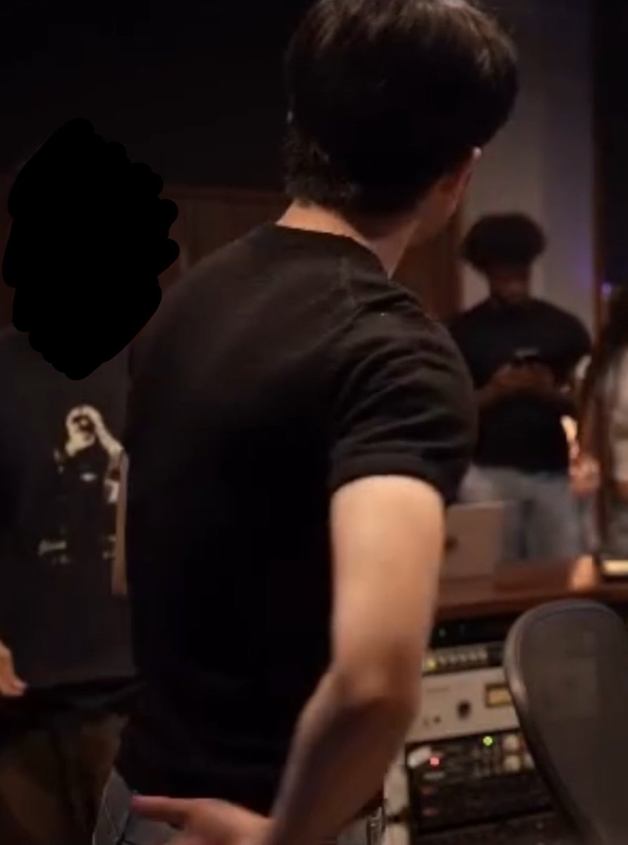 mlyn lee tweet media