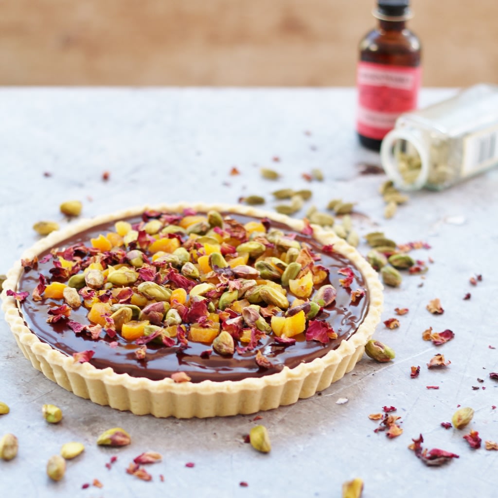 easypeasyfoodie's tweet image. Rich, decadent and totally moreish, this middle eastern inspired Chocolate Tart with Cardamom, Apricots and Rose Petals is perfect for Valentine’s Day or any day when you want a ... bit.ly/2EZhHtx

#valentinesday #valentines #chocolatetart #rosepetals #apricots #cardamom