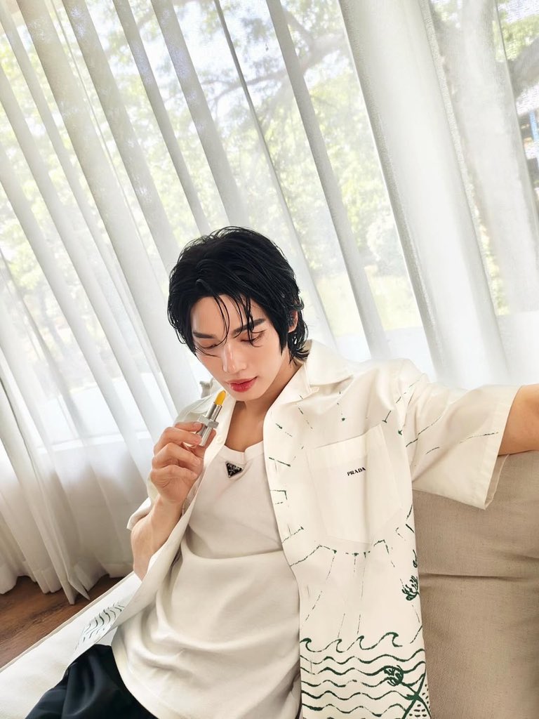 Smooth and glossy all day 💋
@pradabeauty

Ig winmetawin update
📍 instagram.com/p/DXb2-AzCQkc/…

#PradaBeauty
#PradaMakeup
#winmetawin <a href="/winmetawin/">Winmetawin</a>
#snowballpower