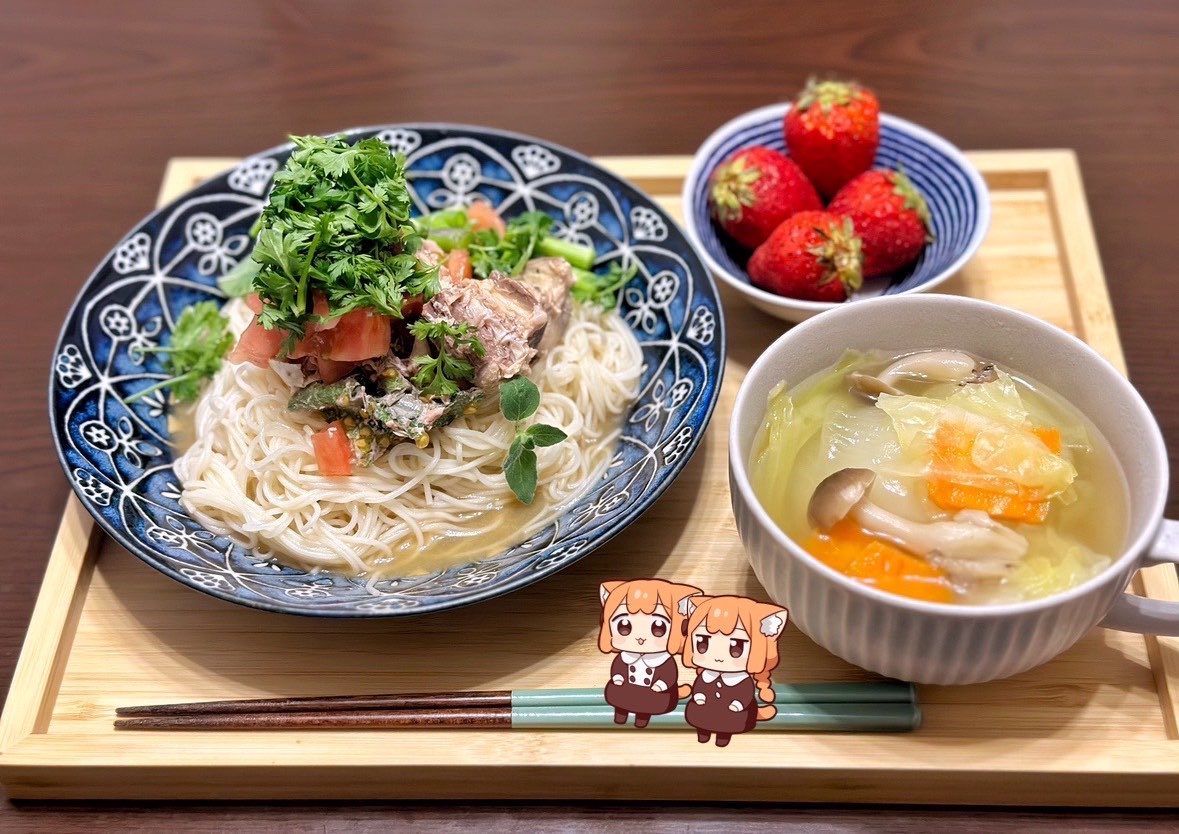 サバ缶トマトパクチーそうめんと新玉ねぎのスープ🧅
ぼちぼちそうめんが美味しい季節です。