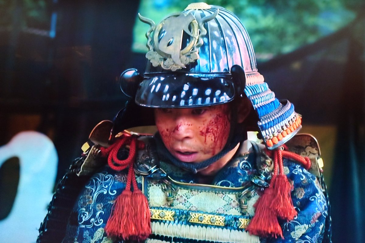 kinzi_mk2's tweet photo. 豊臣兄弟、合戦シーンでCGを駆使してるけど武将の兜にスタジオの照明の反射が映りまくってるのは補正できんかったのか？wそれとも映りに気づいてないのか？
#豊臣兄弟 #大河ドラマ https://t.co/NH3rUVc79r