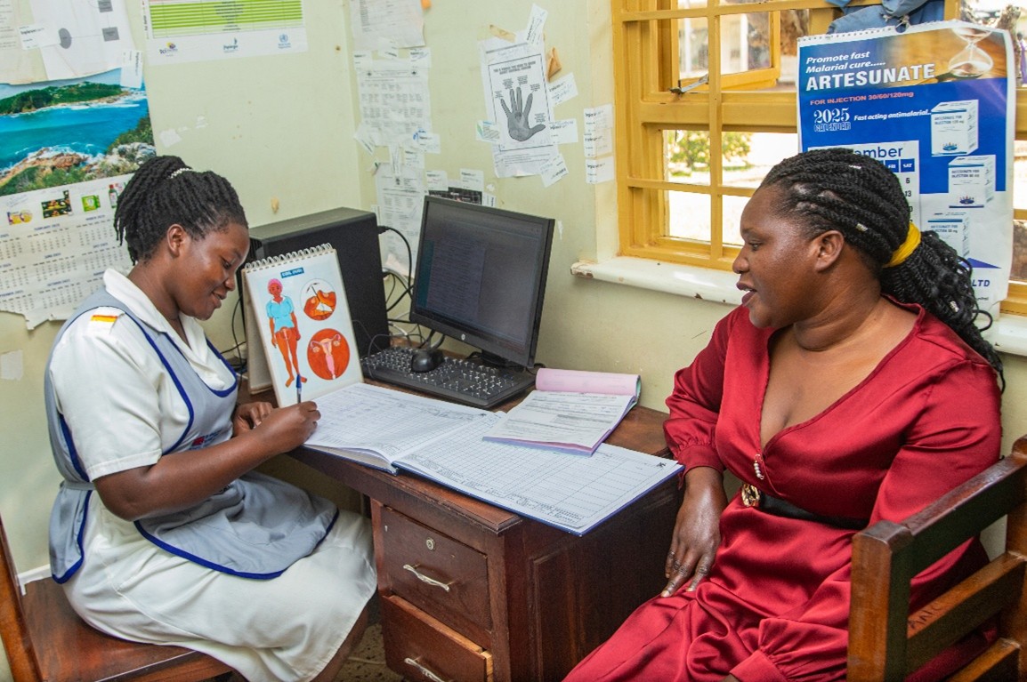 PathfinderInt's tweet image. From 10 to 25 IUD insertions per month at Iganga General Hospital. #EMPOWERUG’s mentorship model is strengthening provider skills and improving #commodity availability across 504 supported facilities, helping more #women access long-acting family planning services. @UKinUganda