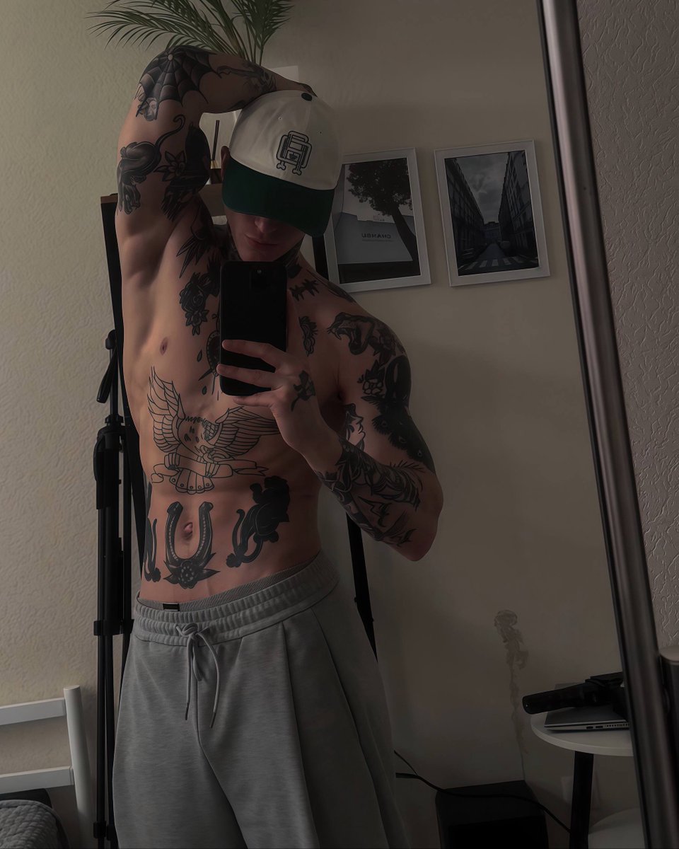 MASKEDMO0N's tweet photo. good morning, ready for working out. https://t.co/EIQsHB6hLu