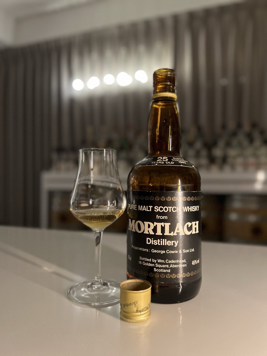 whiskyaura's tweet photo. Mortlach 25 Year Old — Cadenhead Dumpy
Distilled 1957 
Bottled 1982
46% ABV

Deep, structured, and confidently expressive. A compelling glimpse into historic Mortlach character from a remarkable era🥃 https://t.co/QvhQX4D4Bg