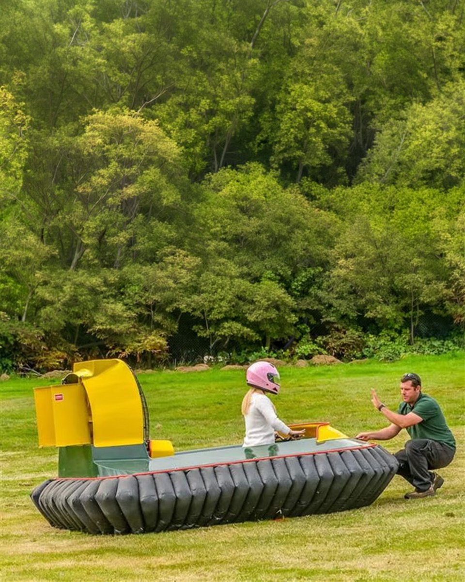drivingexpdays's tweet image. No wheels.
No grip.
No dignity.
Hovercraft driving - where going in a straight line is more of a suggestion than a plan. drivingexperience.com/driving-experi…
#Hovercraft #Adrenaline #DrivingExperience #Petrolhead #DaysOut