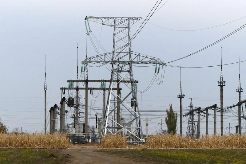 casacasala's tweet image. #Ucraina #Zelensky #Russia #UE #Putin 

Il governo russo ha stanziato 3,5 Miliardi di rubli per il ripristino e per garantire la fornitura di energia elettrica nelle regioni riunificate della Nuova Russia, nata dalla vittoria sui nazifascisti di Zelensky.