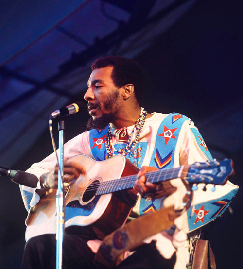 MSolisEscobar's tweet image. Richie Havens (January 21, 1941 – April 22, 2013) #singer #songwriter and #guitarist. His music encompassed elements of #folk, #soul, and rhythm and #blues, soulful covers of pop and folksongs, and his opening performance at the 1969 Woodstock Festival.
youtu.be/rynxqdNMry4?si…
