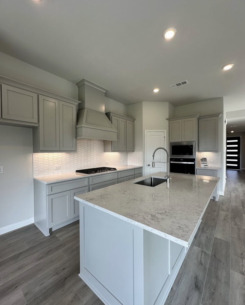 Congratulation to me I just gifted myself a house big shoutout to my coach <a href="/cryptogiannaa/">Gianna</a> for you guidance you made this possible! y’all gotta get on Bitcoin rn that shii works follow her up and say I sent you !