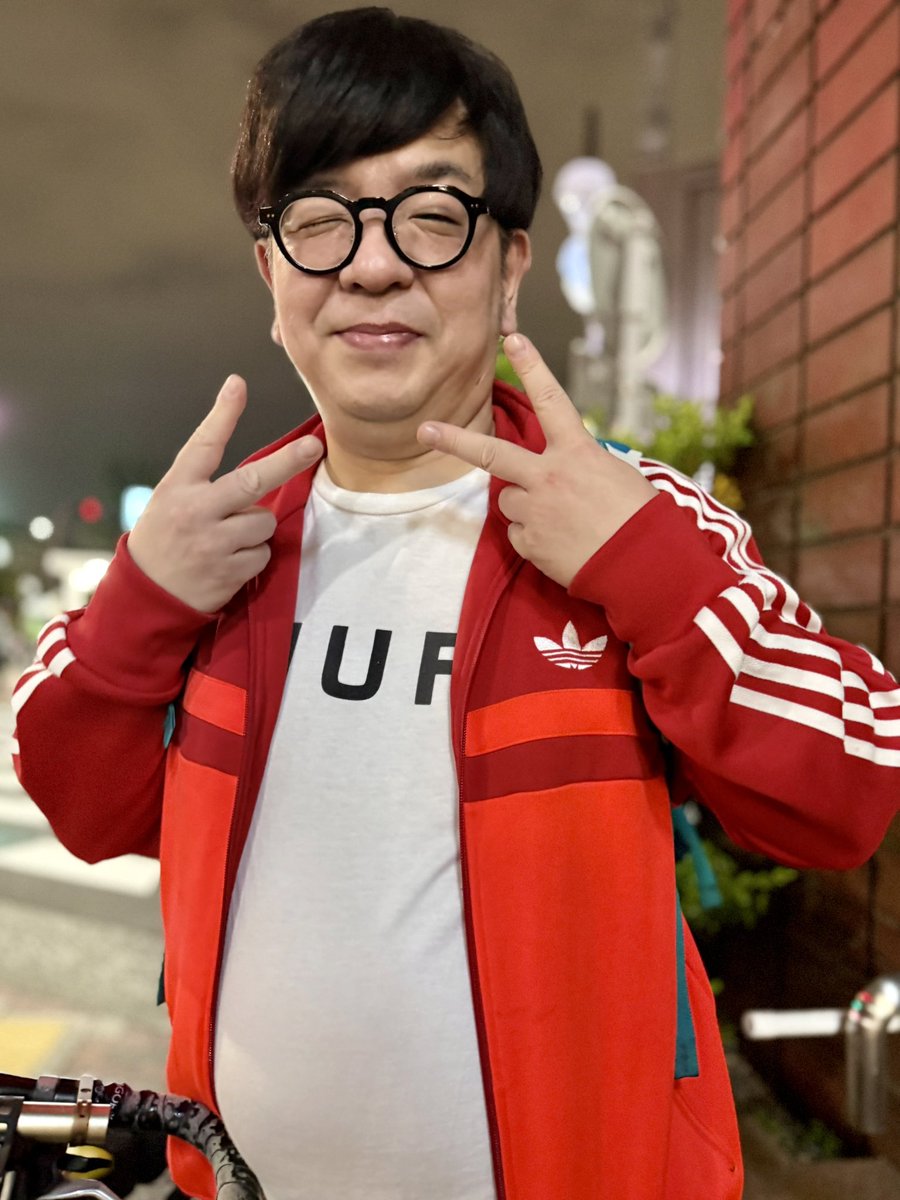 こみこ tweet media