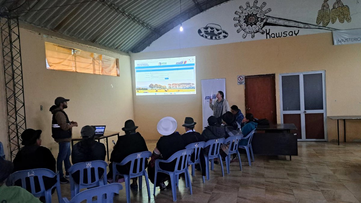 #Loja | A través del proyecto #PIDARA, en el cantón #Saraguro, el MAGP realiza el levantamiento de información sobre precios de la leche y visitas técnicas para facilitar el acceso al crédito 7x7.
Y capacitamos con Agrocalidad y para el proceso de areteo del hato ganadero.