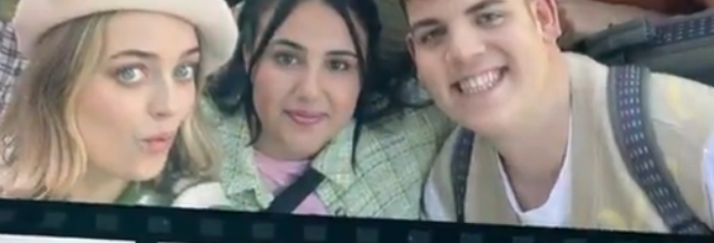 loveparissquad's tweet photo. 📷 Little Thread to post some of the new (blurry and cropped) behind the scene pictures we got in the video [1/5] https://t.co/Gds8qWExg4