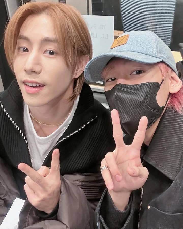 15ปีเหมือนคู่พี่แบร์กับน้อญาญ่าเลยยิ่งนับวันมันชัดเจนขึ้นเรื่อยๆคนหนึ่งรออยู่ที่บ้านเกิดของเค้าอีกคนบินข้ามน้ำข้ามทะเลไปหาใครที่ติดตามเค้าทั้งคู่มาตั้งแต่แรกจะรู้เลยมันไม่มีอะไรที่ได้มาง่ายๆเลยสุดท้ายช่วงเวลาที่เหมาะสมถูกที่ถูกเวลาพามาพบกันในที่สุด❤️💜
#MTBB
#MarkBam