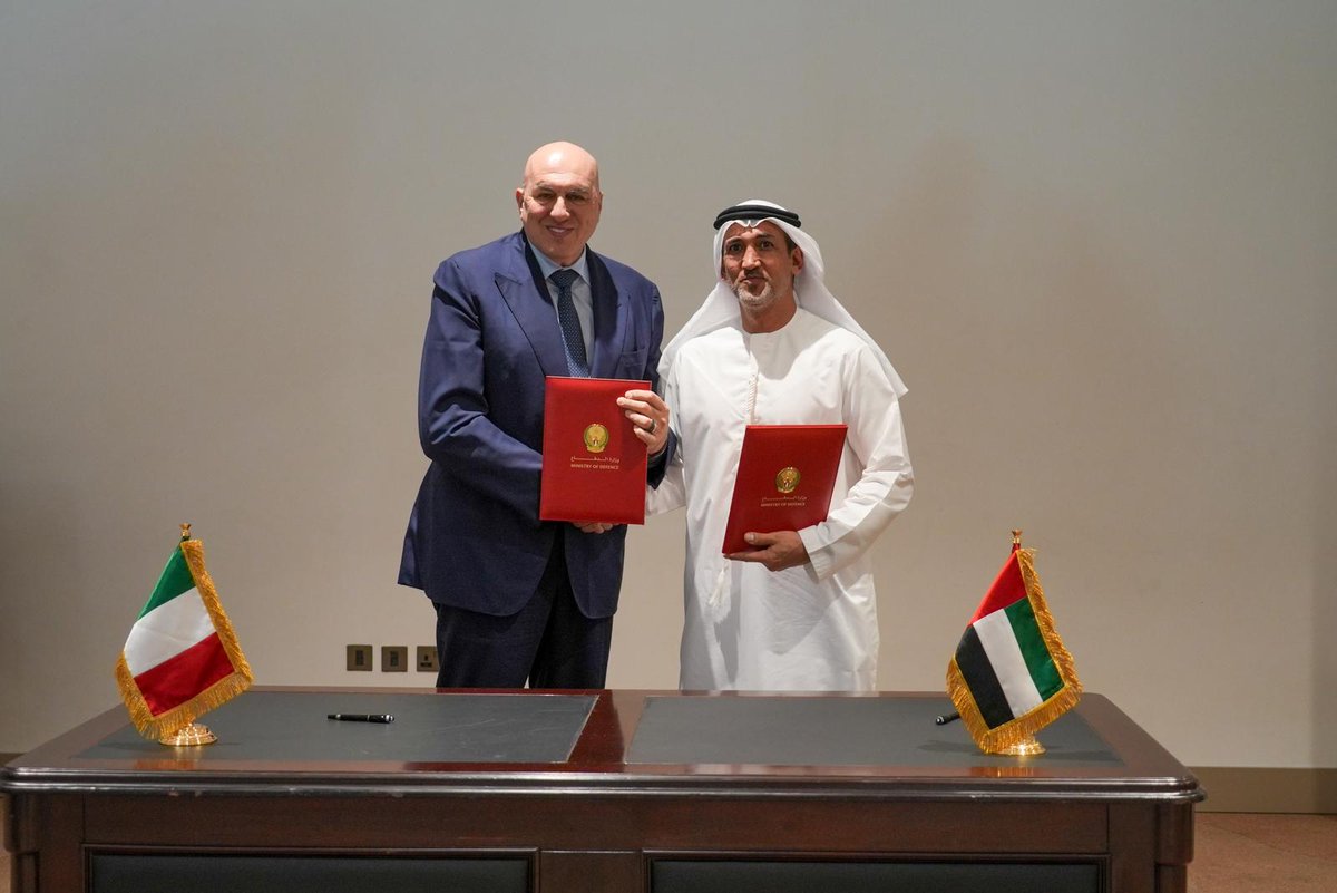 MinisteroDifesa's tweet image. Il Ministro ad #AbuDhabi per un visita ufficiale negli #EmiratiArabiUniti

"Cordiale e proficuo incontro con il Ministro di Stato per gli Affari della Difesa degli Emirati Arabi Uniti, Mohamed Bin Mubarak Bin Fadhel Al Mazrouei. Al centro del confronto, la grave crisi in Medio