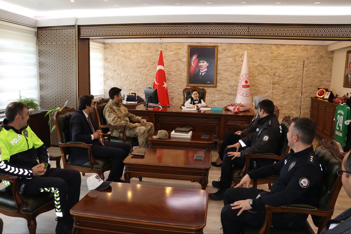 tercan_kymk's tweet photo. 23 Nisan Ulusal Egemenlik ve Çocuk Bayramı'nın 106. yıl dönümü dolayısıyla Kaymakamımız Sayın Neslihan KISA DUMAN makamını Tercan Anaokulu öğrencisi Menderes YILMAZ'a devretti. https://t.co/A7PqGHtPZp