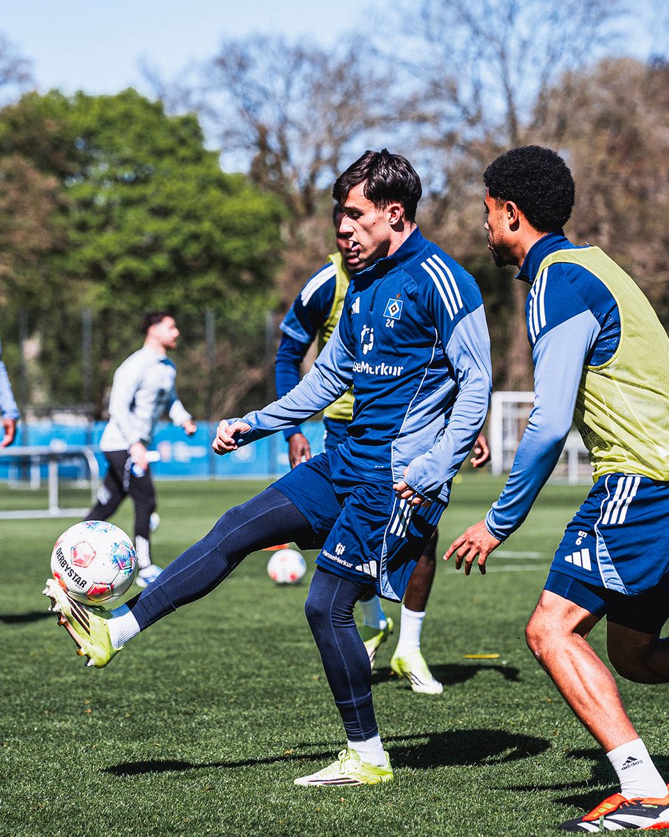 HSV's tweet image. Lieblingsgetränk ist Capi-Sun 🍹☀️🇦🇷

#nurderHSV #Training