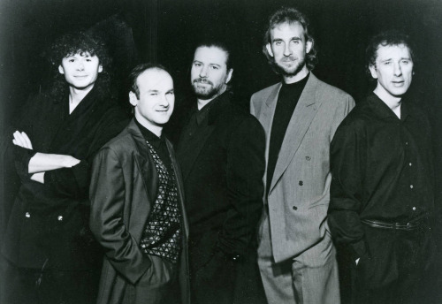 MSolisEscobar's tweet image. Paul Carrack (22 April 1951) #singer, #songwriter and #musician who has recorded as both a solo artist and several popular #bands. The BBC described him as “The Man with the Golden Voice”, adding: “Carrack is a journeyman of British #rock, #soul and #pop.
youtu.be/H7m1PO7wvYM?si…