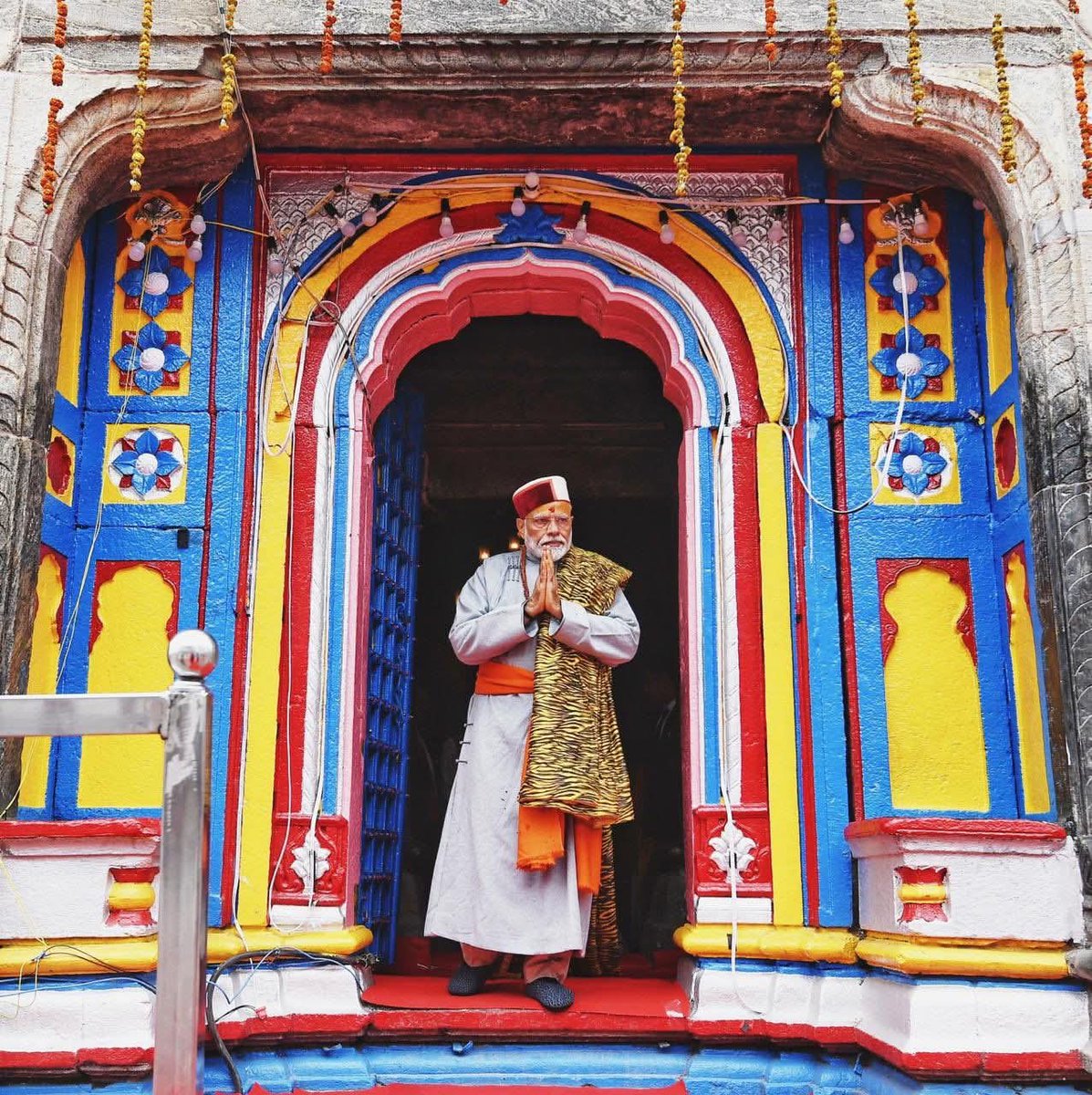 sanjaykumarhind's tweet photo. आज केदारनाथ धाम के कपाट खुल गए। आदरणीय प्रधानमंत्री श्री नरेंद्र जी मोदी की पिछली केदारनाथ धाम यात्रा के चित्र । हर हर महादेव। https://t.co/tx97Z6Weg8