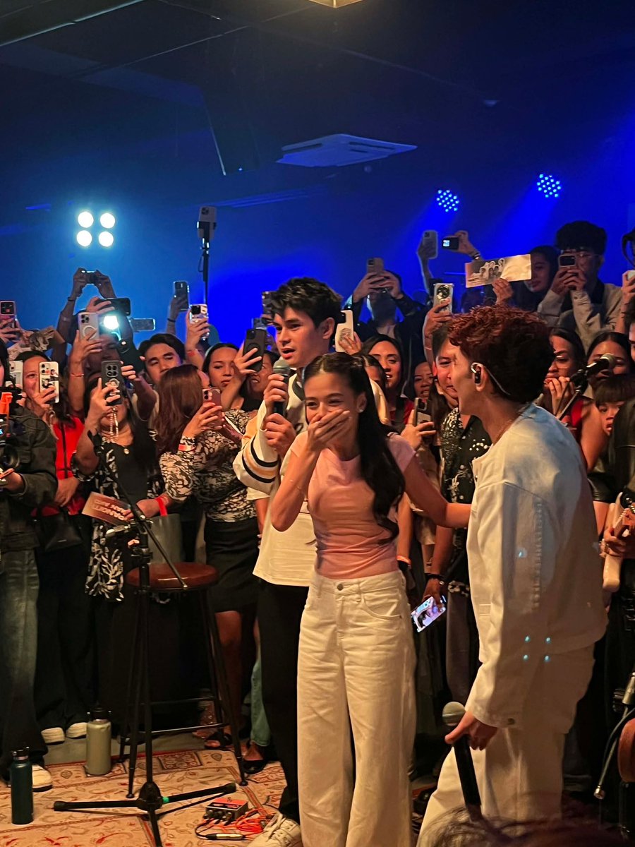 latestchika.com tweet media