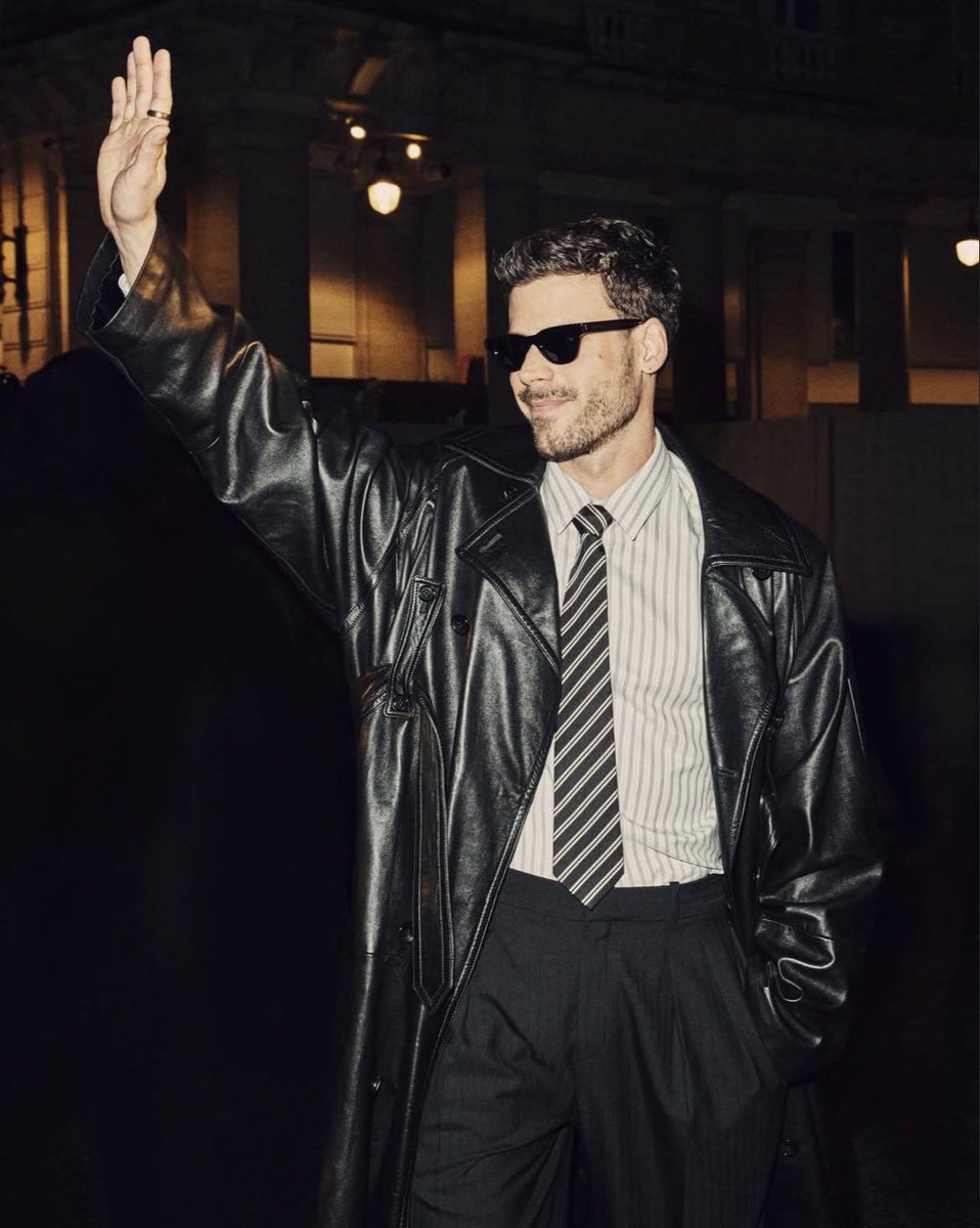 💛🖤 tweet media