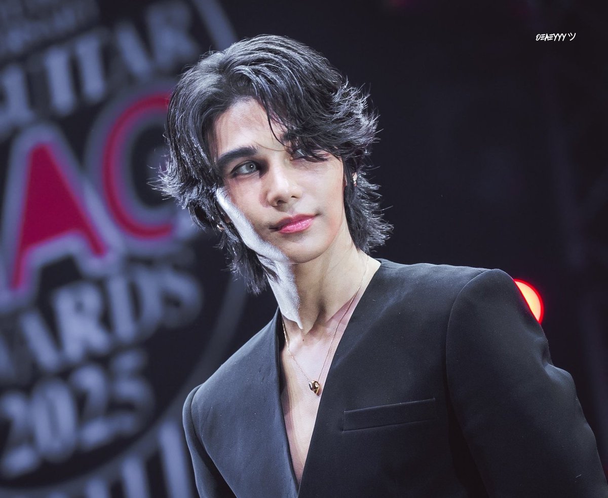 januaeve tweet media