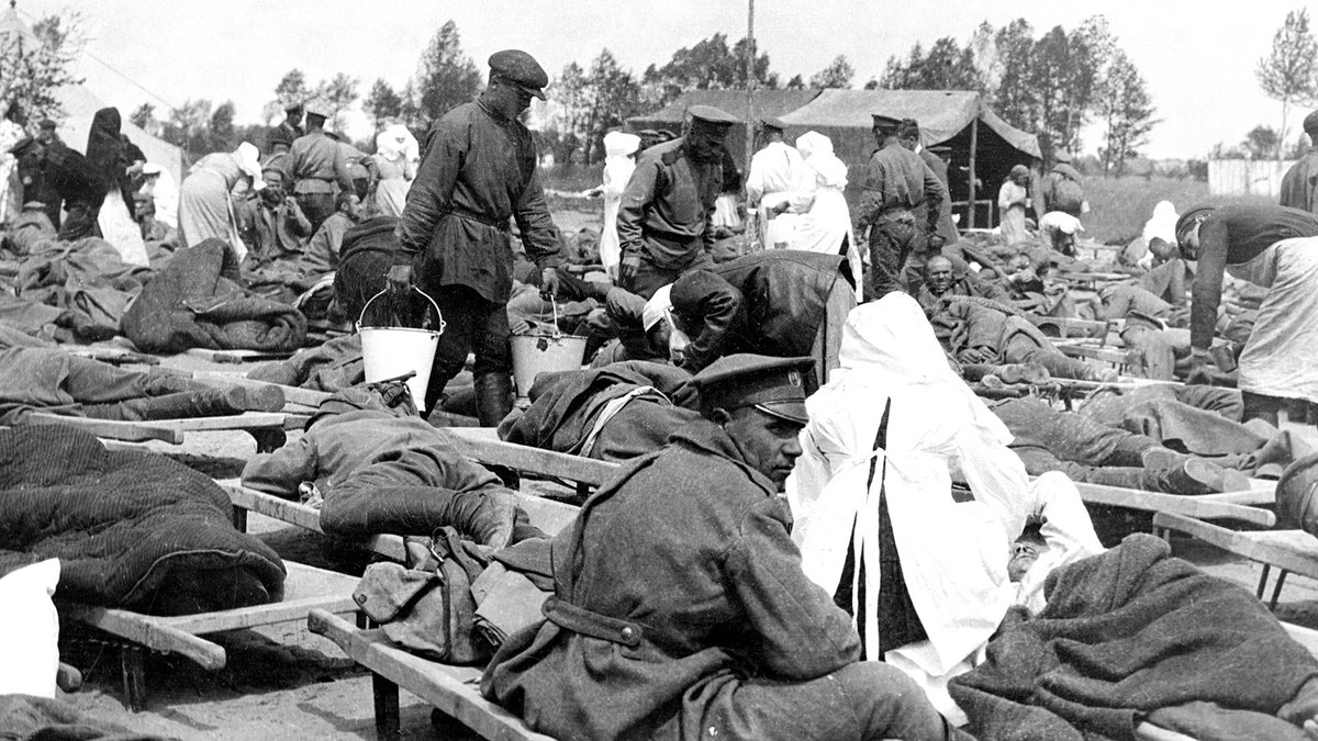 Hstorical_Facts's tweet image. Did you know that on this day (Apr 22) 1915, the first large-scale use of chemical weapons occurred? During WWI, German forces released 168 tons of chlorine gas at Ypres, Belgium. It’s a haunting reminder of why 'Red Lines' in warfare matter so much today.