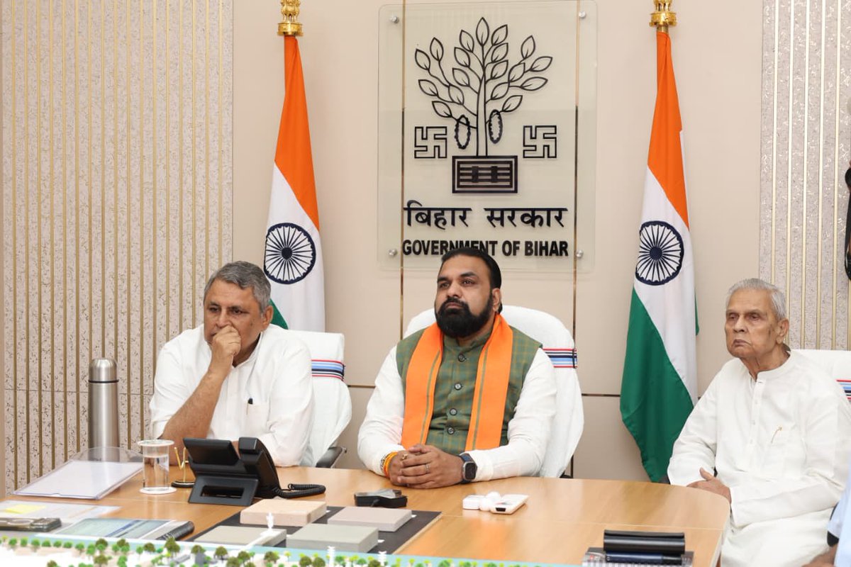 prabhatkhabar's tweet image. BREAKING 
पटना: सम्राट कैबिनेट की पहली बैठक खत्म. करीब 1 घंटे तक चली अहम बैठक में 22 एजेंडों पर लगी मुहर. CM सम्राट चौधरी के साथ दोनों डिप्टी CM विजय कुमार चौधरी और विजेंद्र यादव रहे मौजूद.
#Patna #Bihar #Cabinet #Breaking #PrabhatKhabar @samrat4bjp @VijayKChy