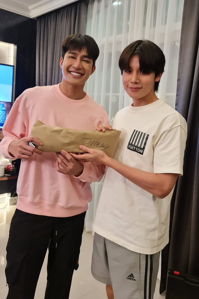 dolly ⋆ tweet media