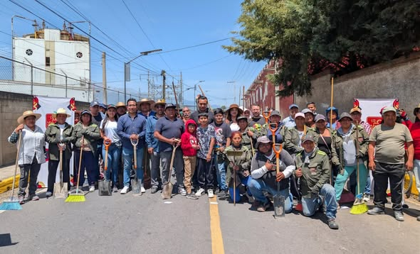 VisionUPP's tweet image. #VISION en #Huejotzingo
ALINEADOS CON LA VISIÓN DE ALEJANDRO ARMENTA, ROBERTO SOLÍS Y NORMA LAYÓN ENCABEZAN MEGA FAENA SIMULTÁNEA EN HUEJOTZINGO
@robertsolisvall @GobHuejotzingo