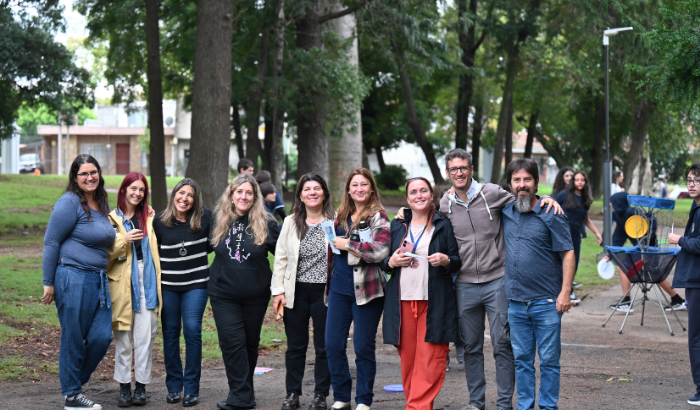 MunicipioGMvd's tweet photo. Ayer en Prado Chico compartimos una jornada de salud y encuentro 💛
Vacunación, actividades recreativas, deporte, propuestas interactivas y pesquisas oculares para promover hábitos saludables en comunidad 🙌
#EsContiGo https://t.co/CX9WJM2fHJ