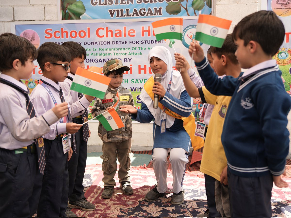 JkSYSF's tweet photo. The programme was inaugurated by Ms. @Anikaa_Nazir,Founder of Taleem Haq Hai Hamara &amp; Women’s Wing President of @JkSYSF. It evolved into a vibrant interaction session with students, parents,local youth &amp; civil society, promoting unity, awareness &amp; the importance of education. 2/n https://t.co/96jqzRaVrG