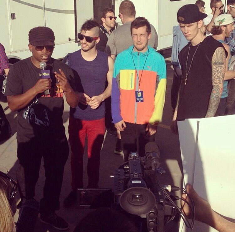TylerOnceSaid's tweet photo. that time machine gun kelly peed in a trash can in front of tyler joseph https://t.co/mlzChmoB9x