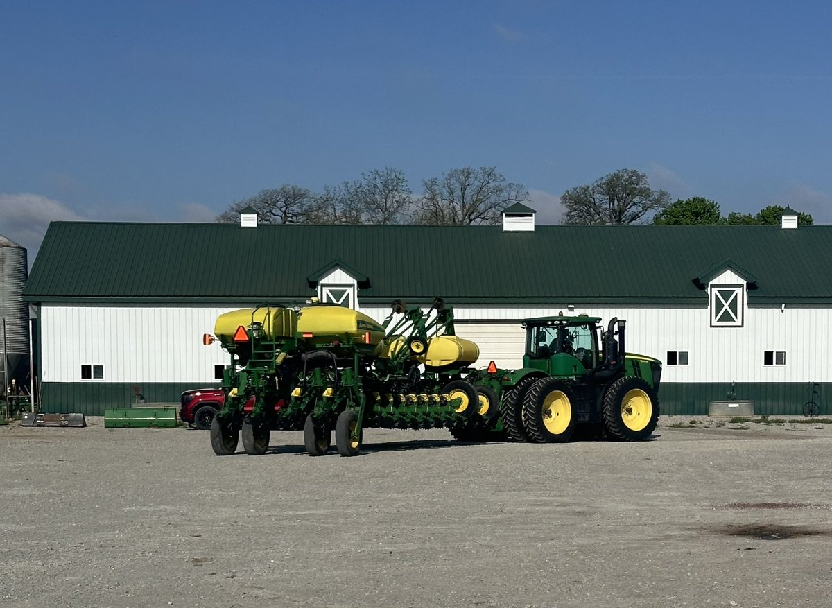FriedenSue's tweet photo. Off to start planting.  We still have spraying that needs done, but they want to test out the starter fertilizer system we’ve added to the planter to see if there are any adjustments that need made before we go any further.  Especially while we are here at the home farm. https://t.co/pETLHbytDN
