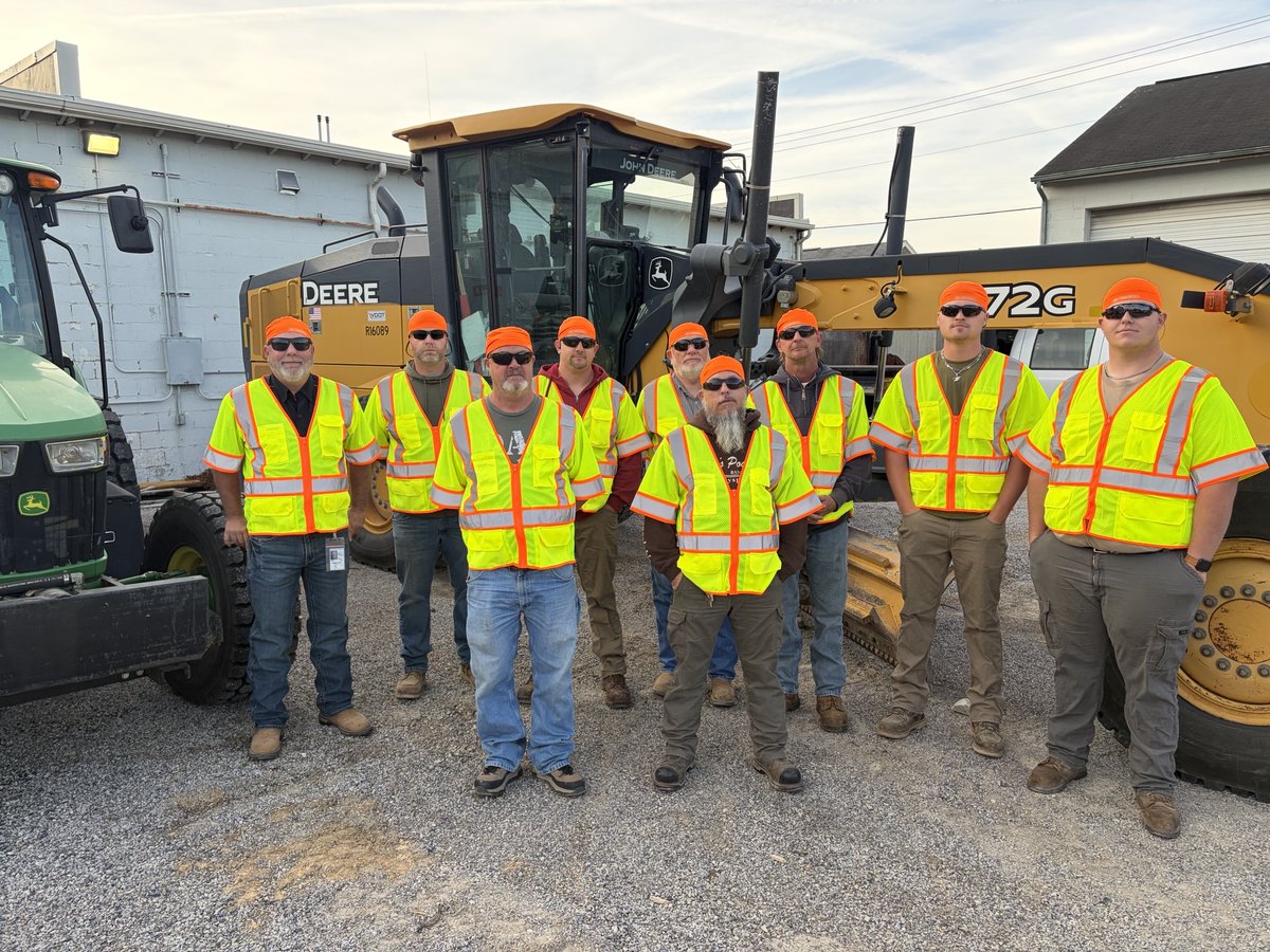 VaDOTSalem's tweet photo. SHOUT OUT to the #VDOT Blacksburg Crew in @montgomeryva on Go Orange Day! They pull out all the stops to keep your roads safe in the Blacksburg area. Help us keep them safe as well as yourself. #SlowDown in #WorkZones. #NWZAW #NationaWorkZoneAwarenessWeek #GoOrangeVA https://t.co/UzqUsjDjQN