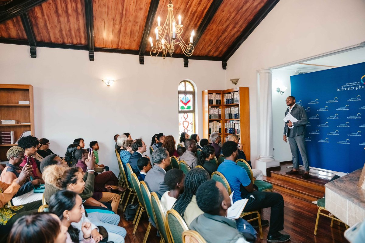 RPUA_OIF's tweet photo. La Représentation de @OIFrancophonie aurpès de l'@_AfricanUnion  a ouvert ses portes pour la cérémonie de remise des prix aux lauréat des concours de dictée et de poésie organisés pendant la semaine de la Francophonie. https://t.co/uRXhUL3EDD