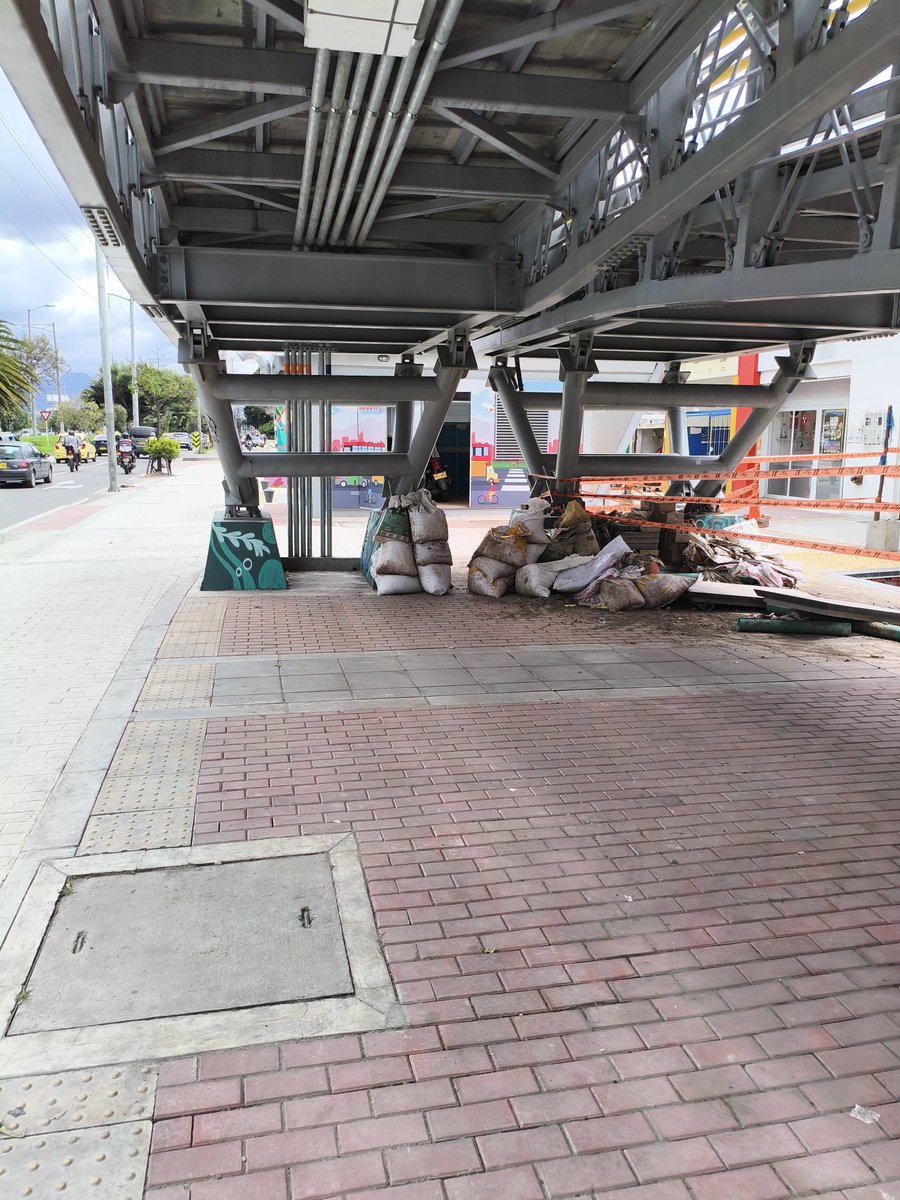anjasaro's tweet photo. sres @idubogota @Bogota @Citytv @Citytv favor retirar material sobrante de las obras del sector mazuren https://t.co/QpPxpEKhLe
