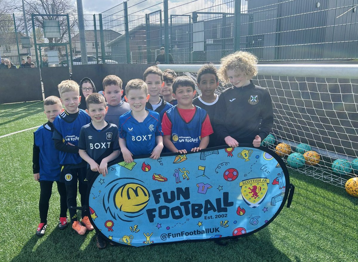 PollokUtdS_A's tweet image. ⚽ Our McDonald’s Fun Football programme is underway and the kids are having a brilliant time! 🙌

Still time to join, just show up or email John@Pollokunited.org.uk to register 📧

Thanks to @ScottishFA @ScotFAWest @McDonaldsFunFootball 👏
#FunFootball #Grassroots