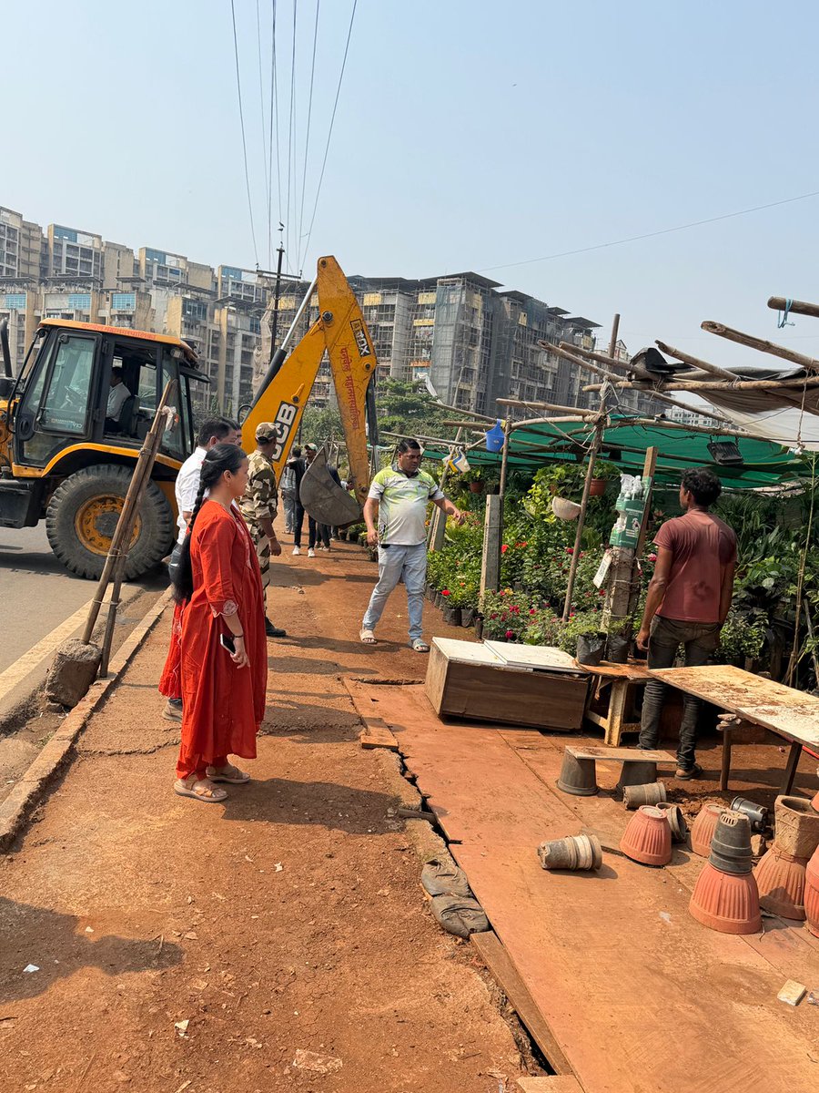 PanvelCorp's tweet image. कामोठे प्रभागात अतिक्रमणाविरोधात महापालिकेची धडक कारवाई
अतिक्रमण विभागाच्या वतीने अनधिकृत नर्सरी आणि विक्रेत्यांवर तोडक कारवाई

#PanvelMunicipalCorporation #panvel 
#अतिक्रमण