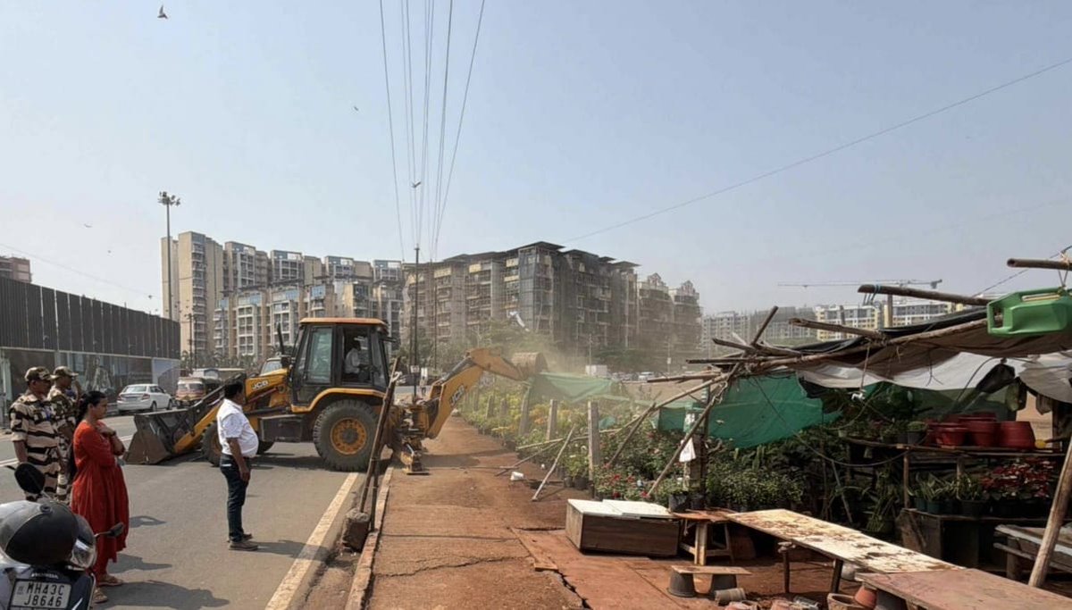 PanvelCorp's tweet image. कामोठे प्रभागात अतिक्रमणाविरोधात महापालिकेची धडक कारवाई
अतिक्रमण विभागाच्या वतीने अनधिकृत नर्सरी आणि विक्रेत्यांवर तोडक कारवाई

#PanvelMunicipalCorporation #panvel 
#अतिक्रमण