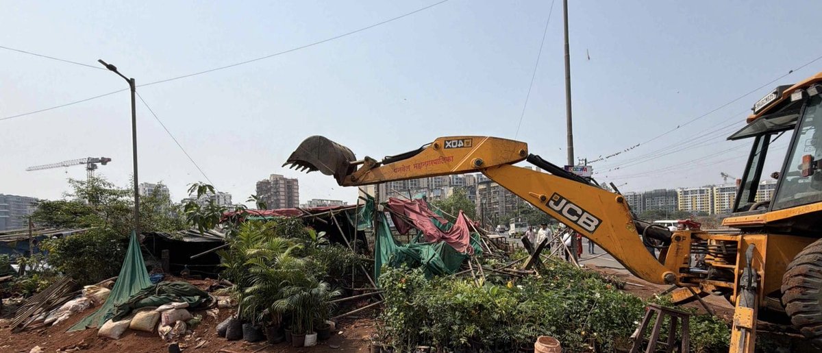 PanvelCorp's tweet image. कामोठे प्रभागात अतिक्रमणाविरोधात महापालिकेची धडक कारवाई
अतिक्रमण विभागाच्या वतीने अनधिकृत नर्सरी आणि विक्रेत्यांवर तोडक कारवाई

#PanvelMunicipalCorporation #panvel 
#अतिक्रमण