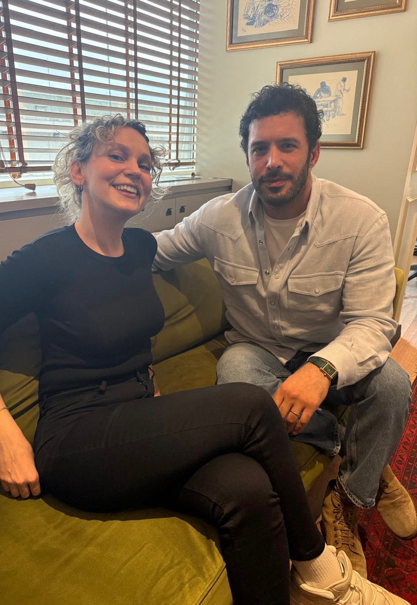 Sevgili oyuncularimiz Farah ve Baris Turkiye’deki ilk filmimin (SOY) hazirliklarina basladilar. Daha büyük sürprizler yolda

الممثلين العزيزين فرح وباريش ضمن الاستعدادات لبداية تصوير فيلمي الاول في تركيا (SOY) ومفاجات كبيرة في الطريق مع النجوم الأتراك🇹🇷
